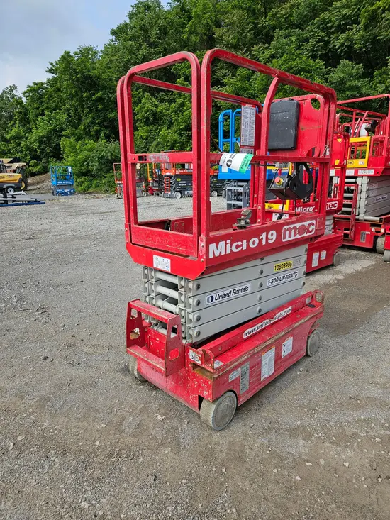 2018 MEC MICRO 19 Scissor Lift
