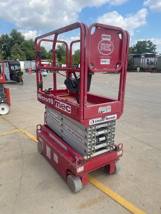 2018 MEC MICRO 19 Scissor Lift
