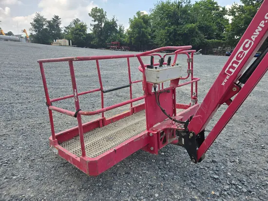 2016 MEC 60JD Articulating Boom Lift