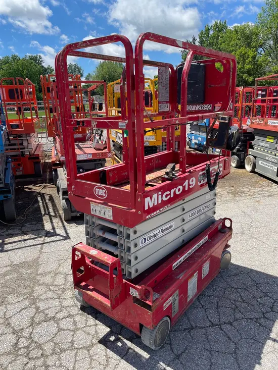 2018 MEC MICRO 19 Scissor Lift