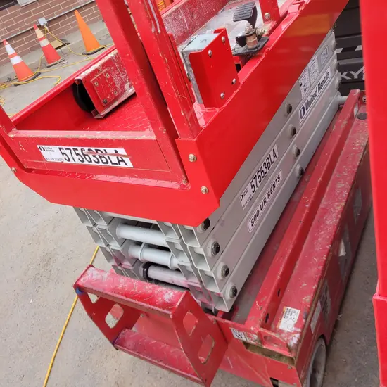 2018 MEC MICRO 19 Scissor Lift