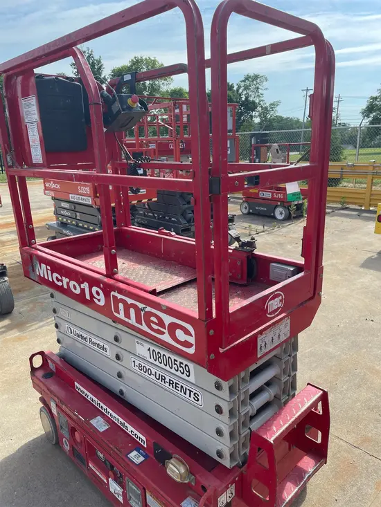 2018 MEC MICRO 19 Scissor Lift