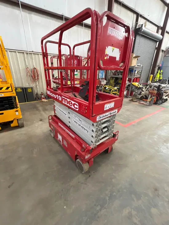2018 MEC MICRO 19 Scissor Lift
