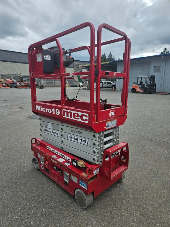 2018 MEC MICRO 19 Scissor Lift