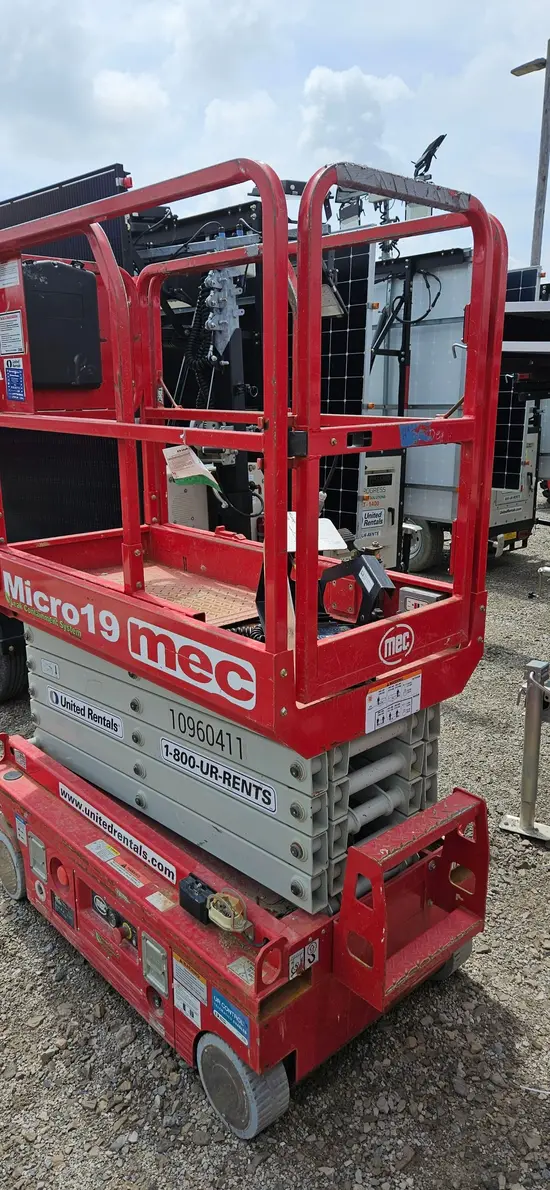 2019 MEC MICRO 19 Scissor Lift