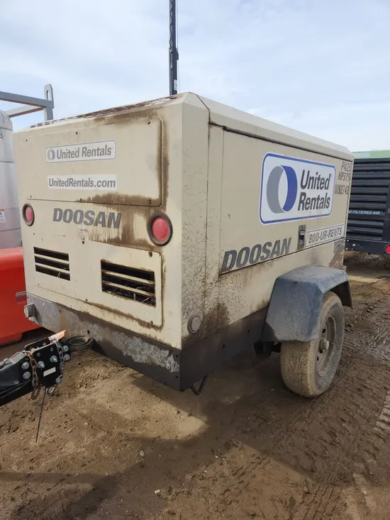 2021 Doosan P425/HP375WCU Air Compressor