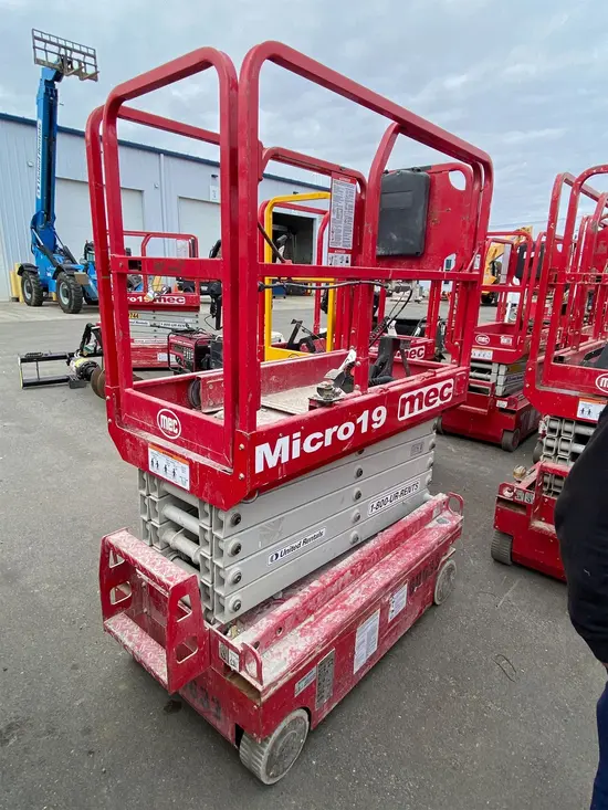 2018 MEC MICRO 19 Scissor Lift