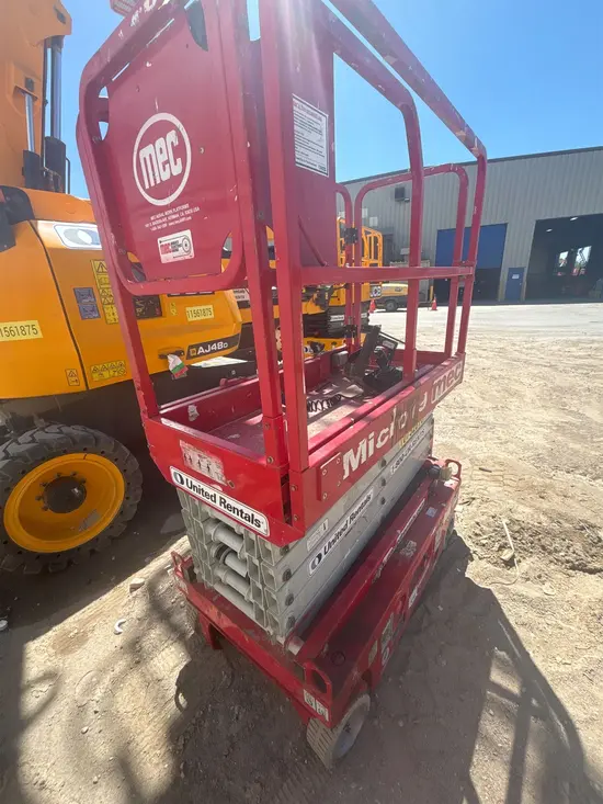 2018 MEC MICRO 19 Scissor Lift