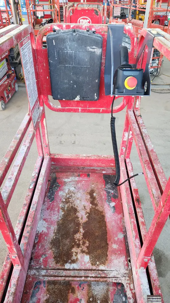 2017 MEC MICRO 19 Scissor Lift