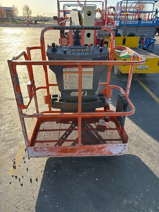2014 JLG E400AJPN Articulating Boom Lift