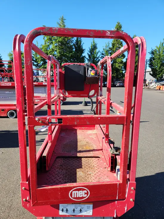 2018 MEC MICRO 19 Scissor Lift