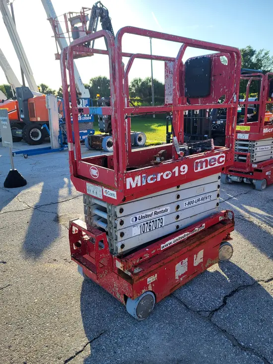 2018 MEC MICRO 19 Scissor Lift