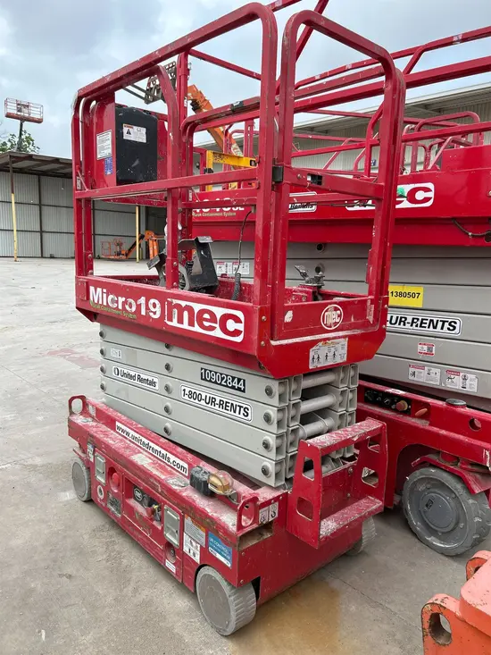2019 MEC MICRO 19 Scissor Lift