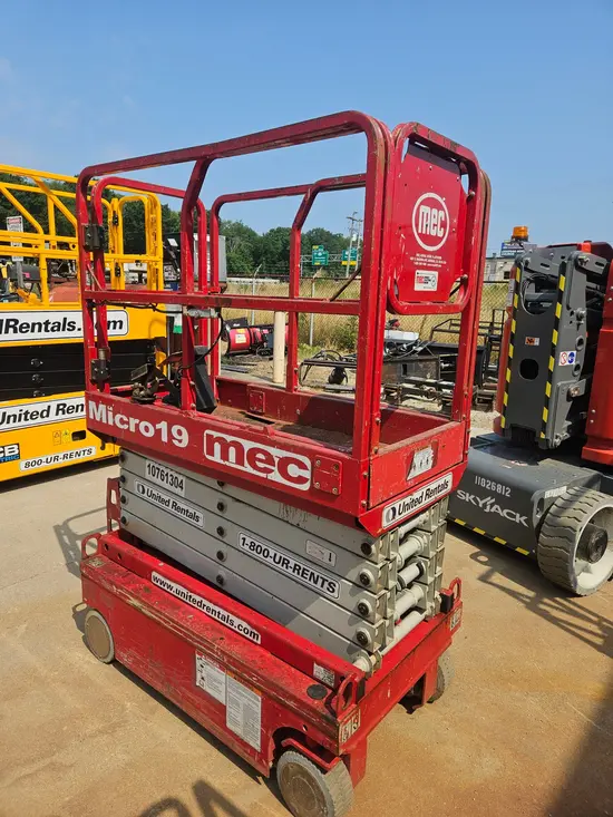 2018 MEC MICRO 19 Scissor Lift