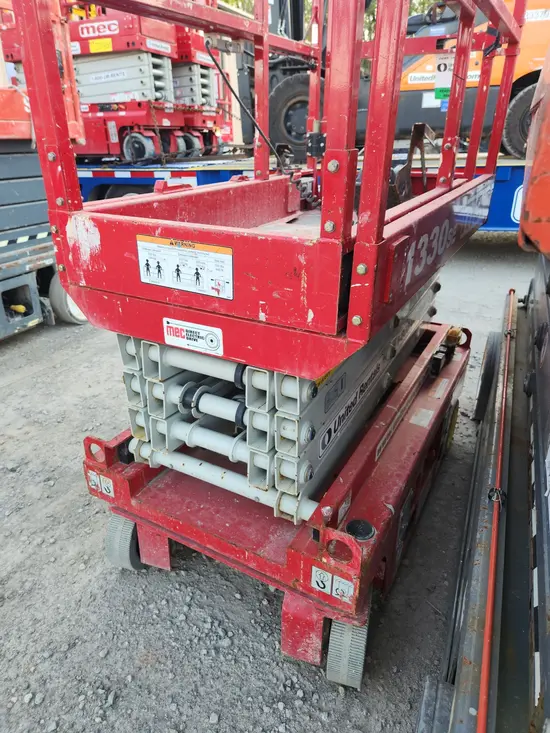 2017 MEC 1330SE Scissor Lift