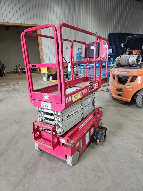 2018 MEC MICRO 19 Scissor Lift