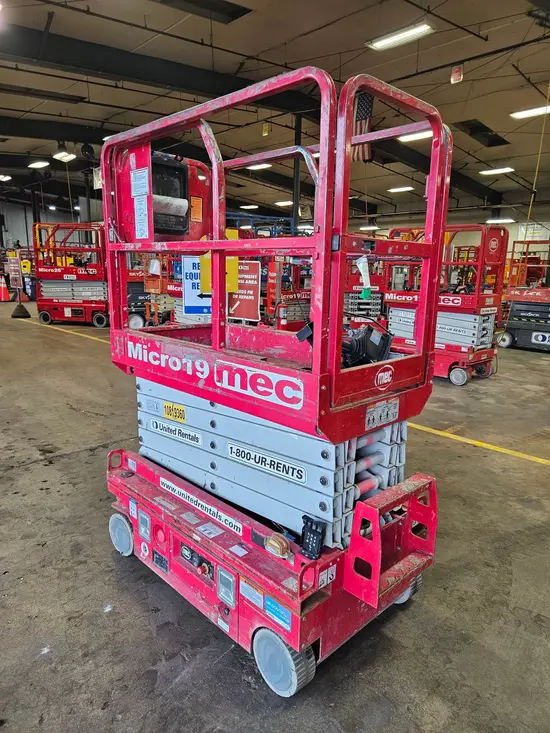 2018 MEC MICRO 19 Scissor Lift