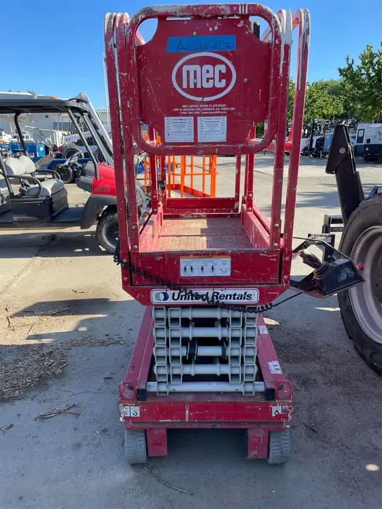 2018 MEC MICRO 19 Scissor Lift