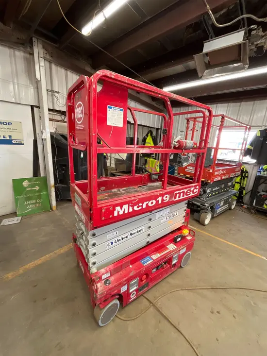 2018 MEC MICRO 19 Scissor Lift