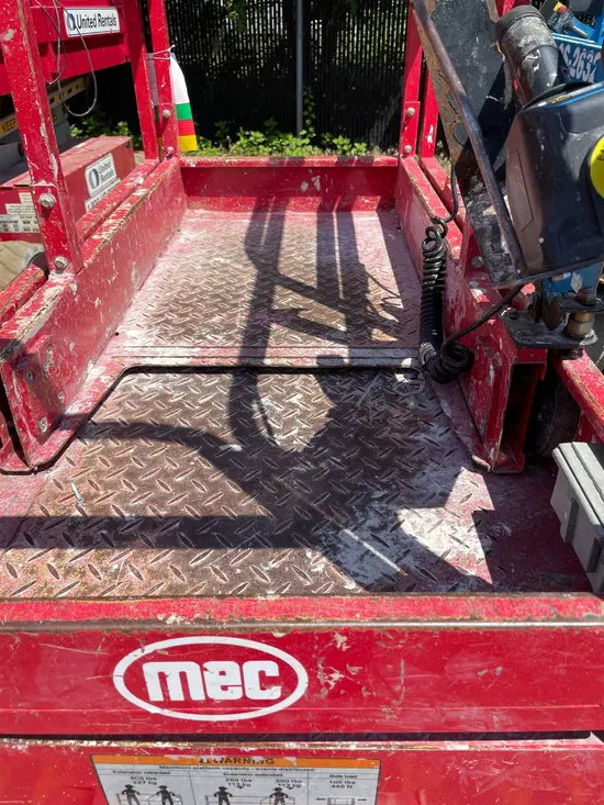 2018 MEC MICRO 19 Scissor Lift