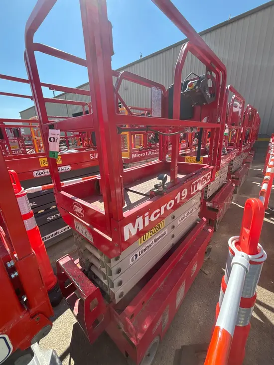 2018 MEC MICRO 19 Scissor Lift