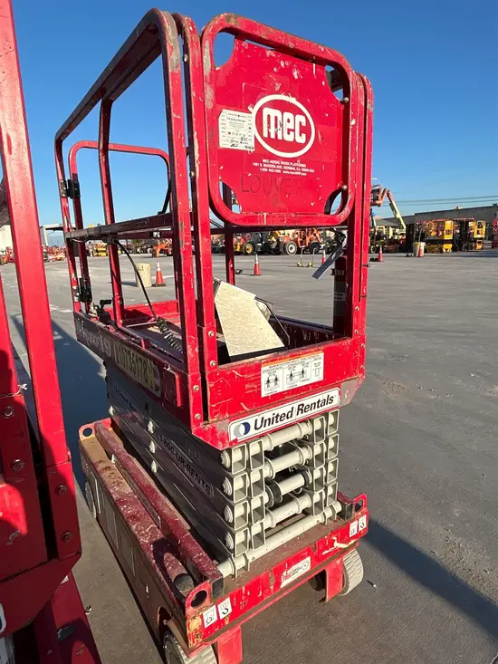 2018 MEC MICRO 19 Scissor Lift