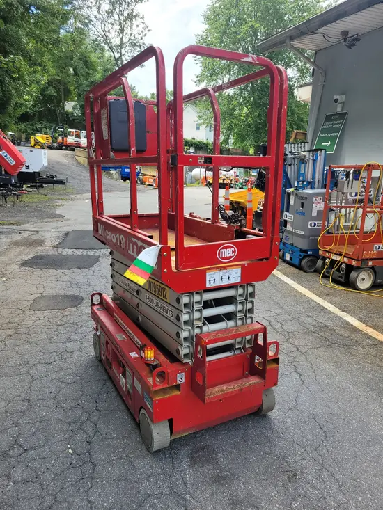 2018 MEC MICRO 19 Scissor Lift