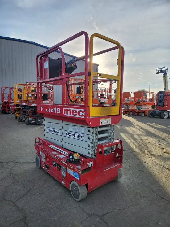 2018 MEC MICRO 19 Scissor Lift