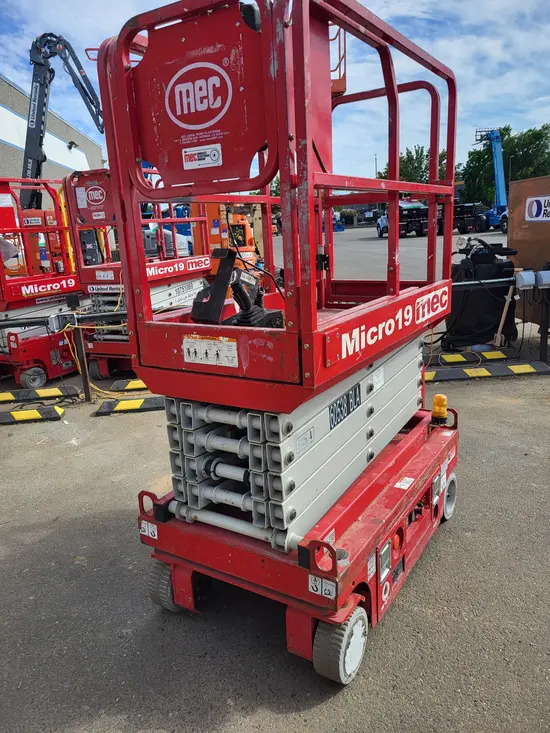 2018 MEC MICRO 19 Scissor Lift