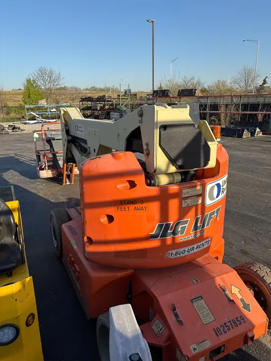 2014 JLG E400AJPN Articulating Boom Lift