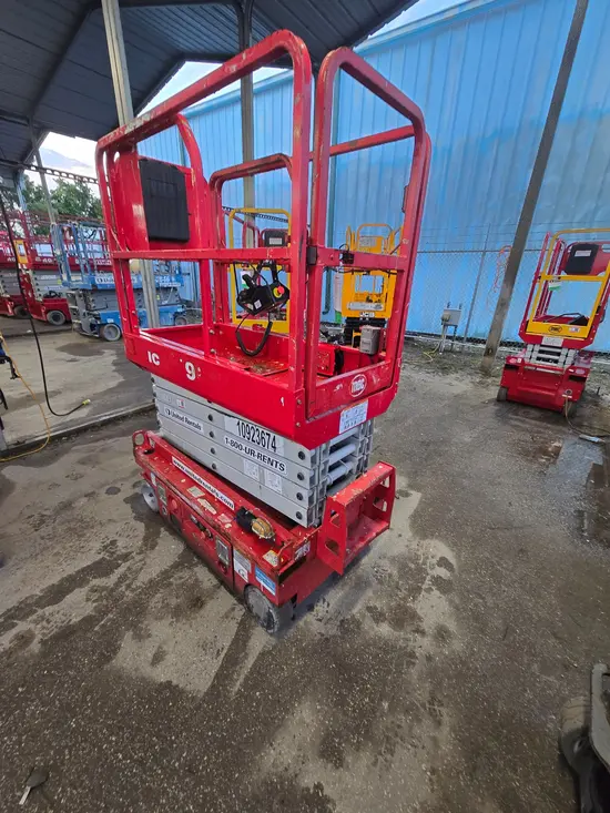 2019 MEC MICRO 19 Scissor Lift