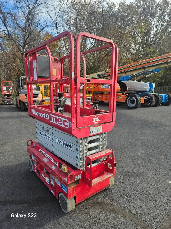 2018 MEC MICRO 19 Scissor Lift