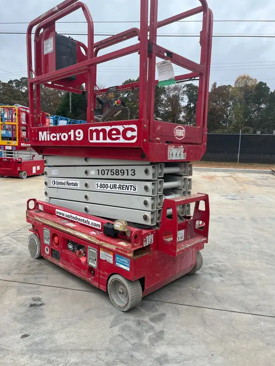 2018 MEC MICRO 19 Scissor Lift