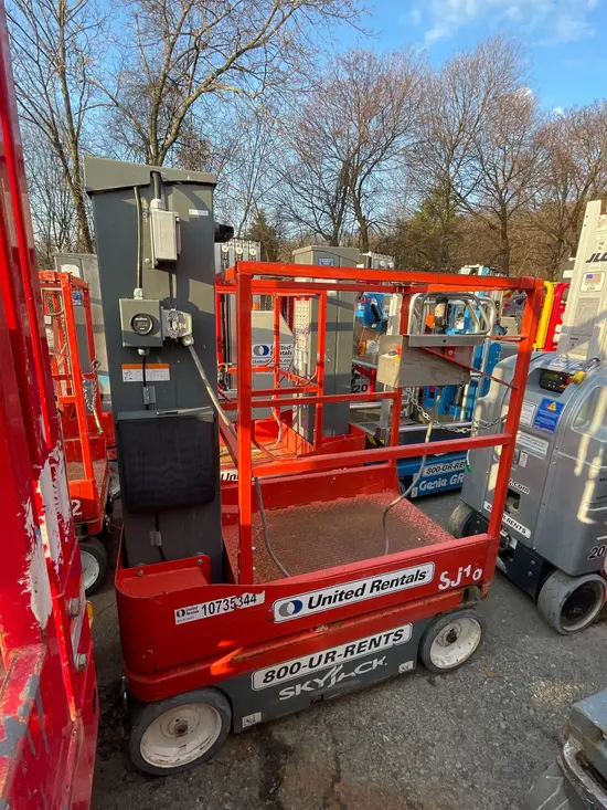 2018 Skyjack SJ16 Self-Propelled One-Person Lift