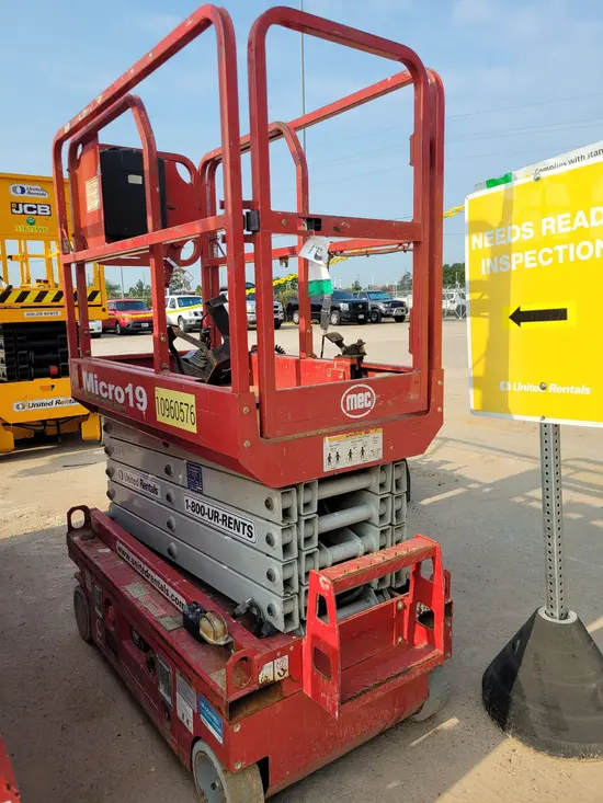 2019 MEC MICRO 19 Scissor Lift
