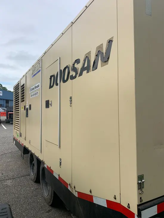 2019 Doosan XHP1170WCU-T4F Air Compressor