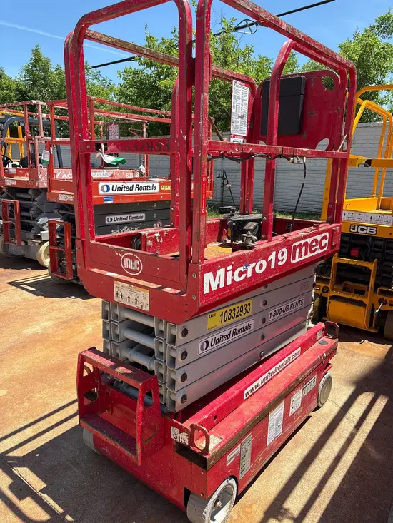 2018 MEC MICRO 19 Scissor Lift