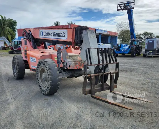 2017 SKYTRAK 8042 Forklift