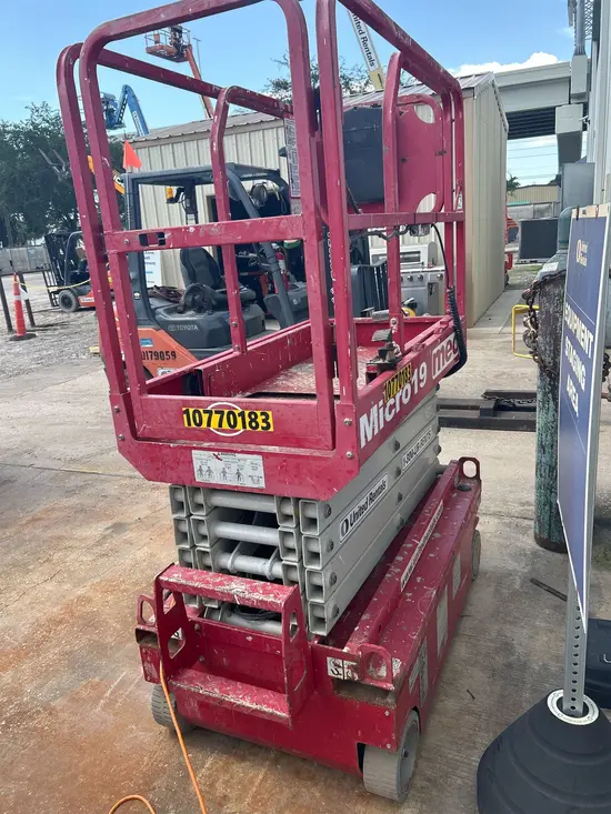 2018 MEC MICRO 19 Scissor Lift
