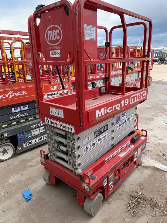 2019 MEC MICRO 19 Scissor Lift