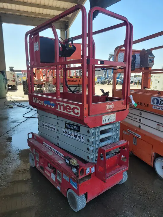 2018 MEC MICRO 19 Scissor Lift
