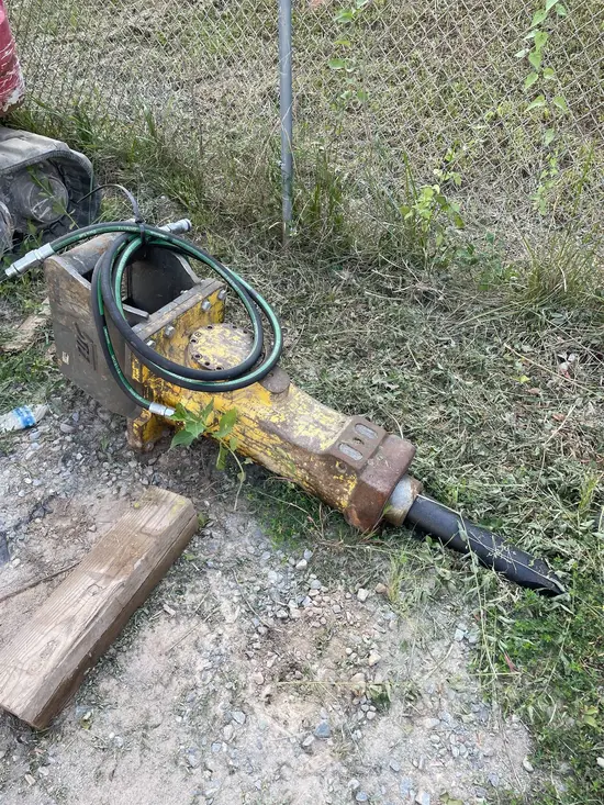 2016 Atlas Copco SB 452 Attachment