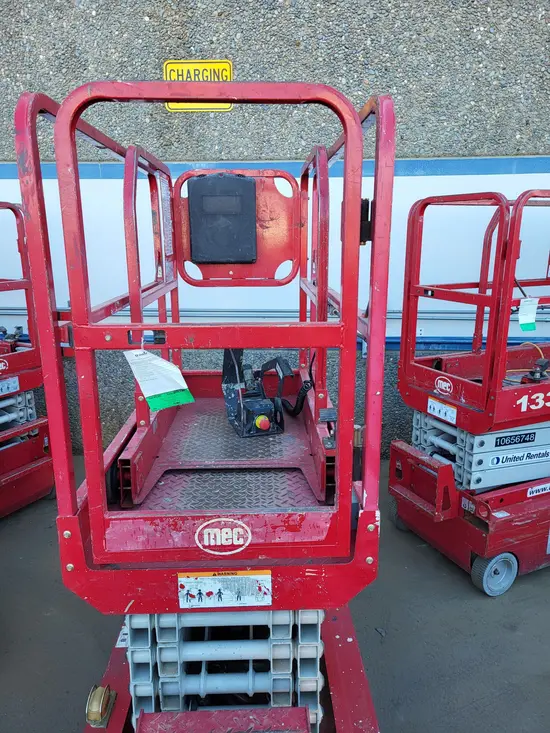 2018 MEC MICRO 19 Scissor Lift