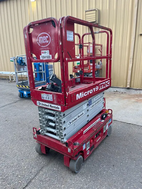 2018 MEC MICRO 19 Scissor Lift