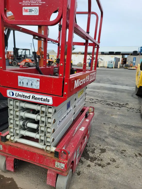 2018 MEC MICRO 19 Scissor Lift