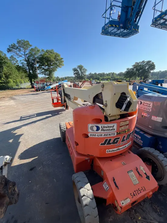 2013 JLG E450AJ Articulating Boom Lift