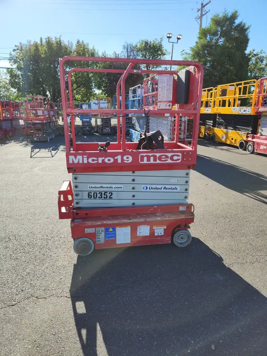 2018 MEC MICRO 19 Scissor Lift