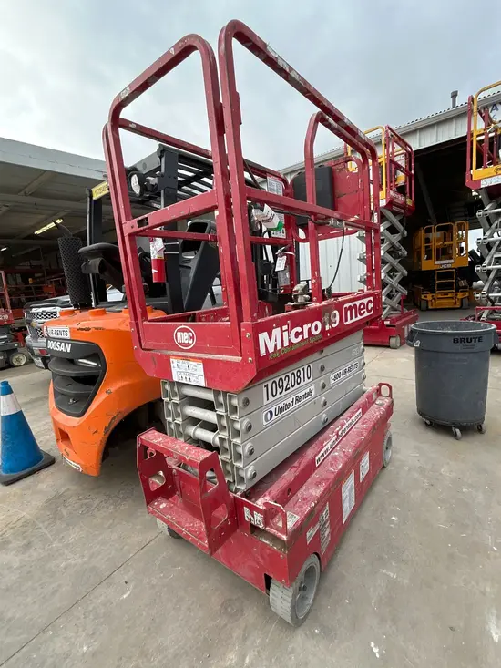 2019 MEC MICRO 19 Scissor Lift