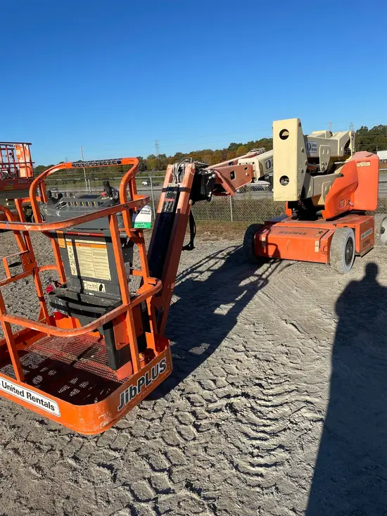 2014 JLG E400AJPN Articulating Boom Lift