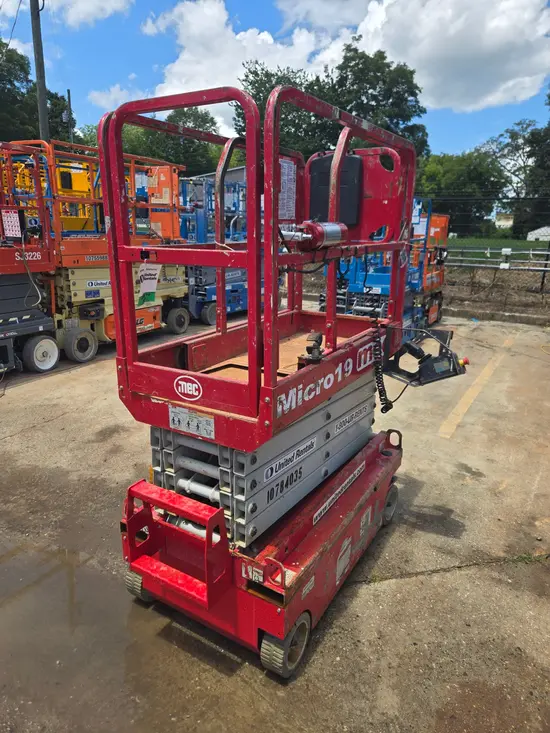 2018 MEC MICRO 19 Scissor Lift